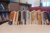 한국테크놀로지, 임직원 사내 카페 ‘작은 도서관’ 책 기증 릴레이 ‘동반 성장·상생 협력’